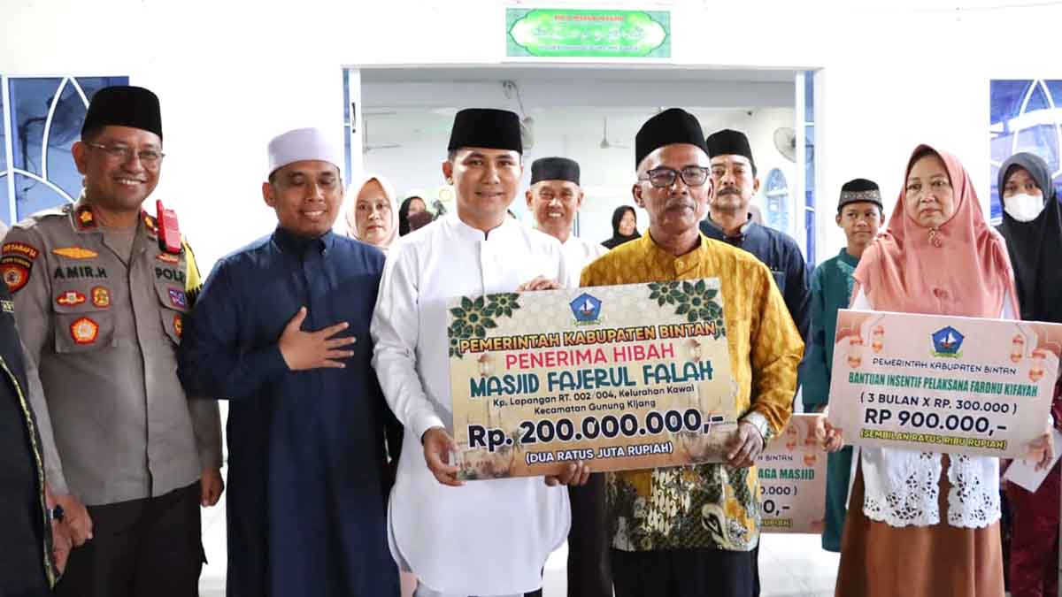 2 Masjid di Bintan Terima Bantuan Hibah dari Pemkab Bintan, Masing-Masing Masjid Fajerul Falah Rp 200 Juta dan Masjid Al Hidayah Rp 150 Juta