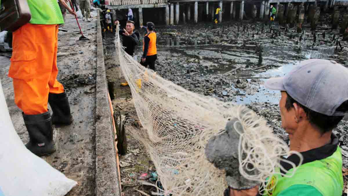 Program Bersih dan Sehat dari Sampah oleh Pj Hasan