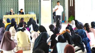 Enam Mentor Bekali 160 Siswa SMAN 20 Batam dengan Keterampilan Digital Modern