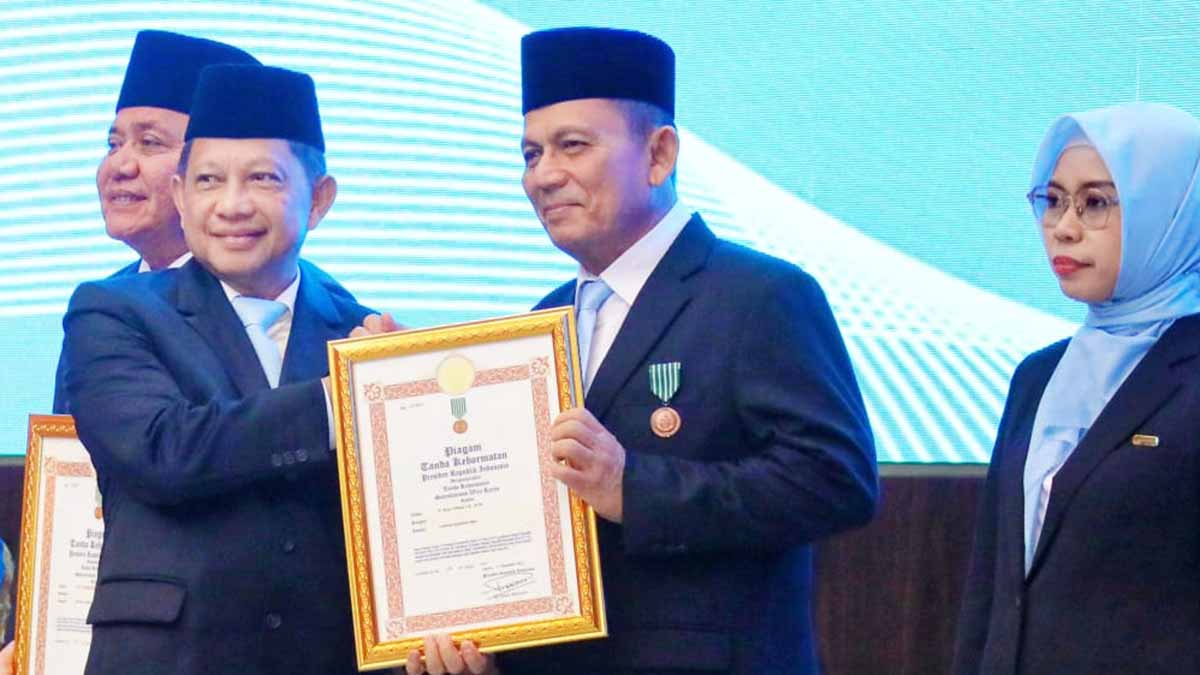 Masuk Tujuh Tokoh Terpilih Nasional, Gubernur Ansar Dianugerahi Satyalancana Wira Karya